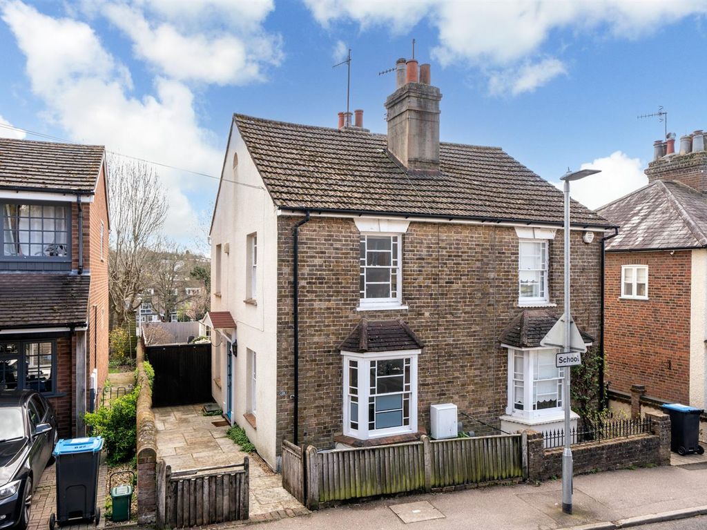 2 bed semidetached house to rent in Street, Old Town, Hemel