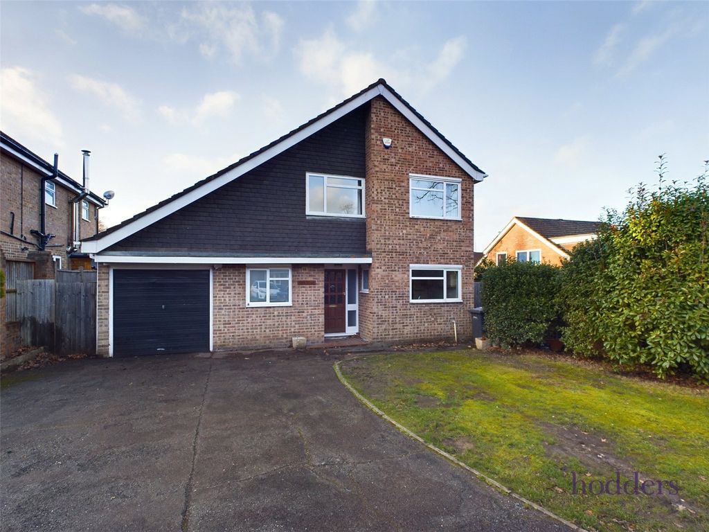 4 bed detached house for sale in Coach Road, Ottershaw, Surrey KT16, £