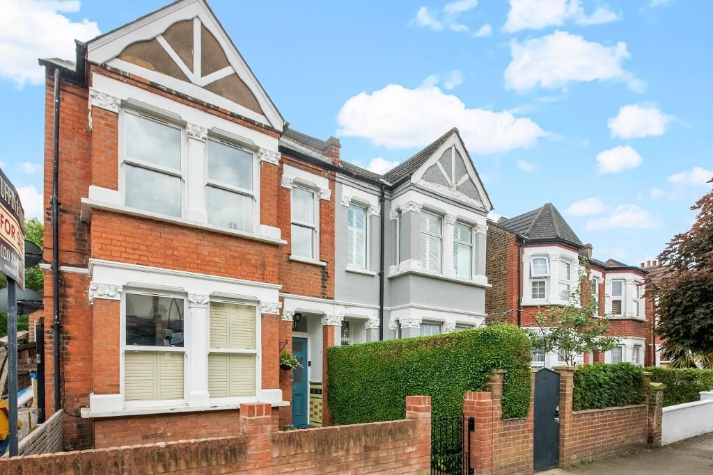 3 bed for sale in Oaklands Road, Hanwell, London W7, £