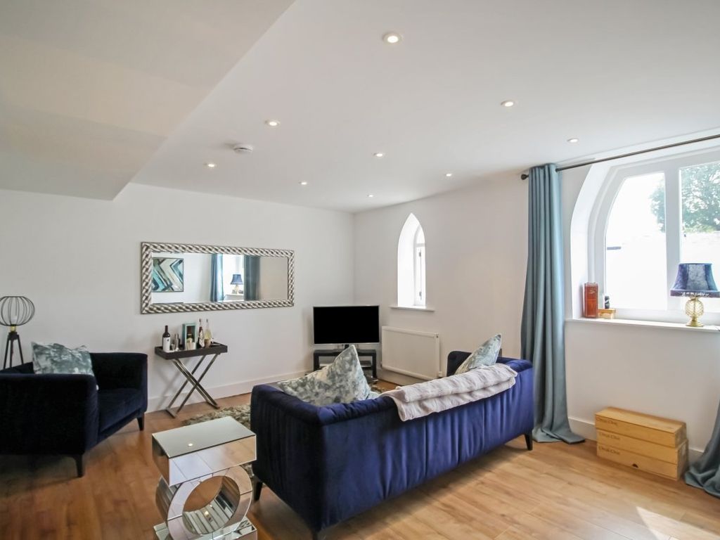 2 bed flat for sale in Spath Lane, Handforth, Wilmslow, Cheshire SK9, £