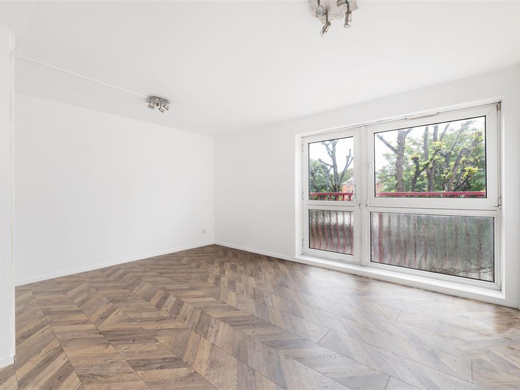 3 bed flat for sale in Sansom Road, London E11 Zoopla