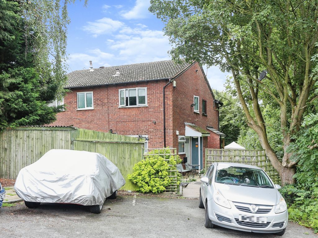 1 bed terraced house for sale in Sharpley Drive, Leicester LE4, £