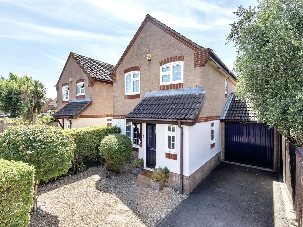3 bed linkdetached house for sale in Stanwell, Staines, Surrey TW19
