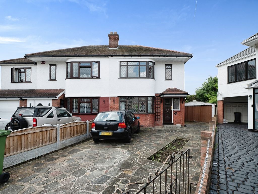 3 bed semidetached house for sale in Hazell Crescent, Romford RM5, £