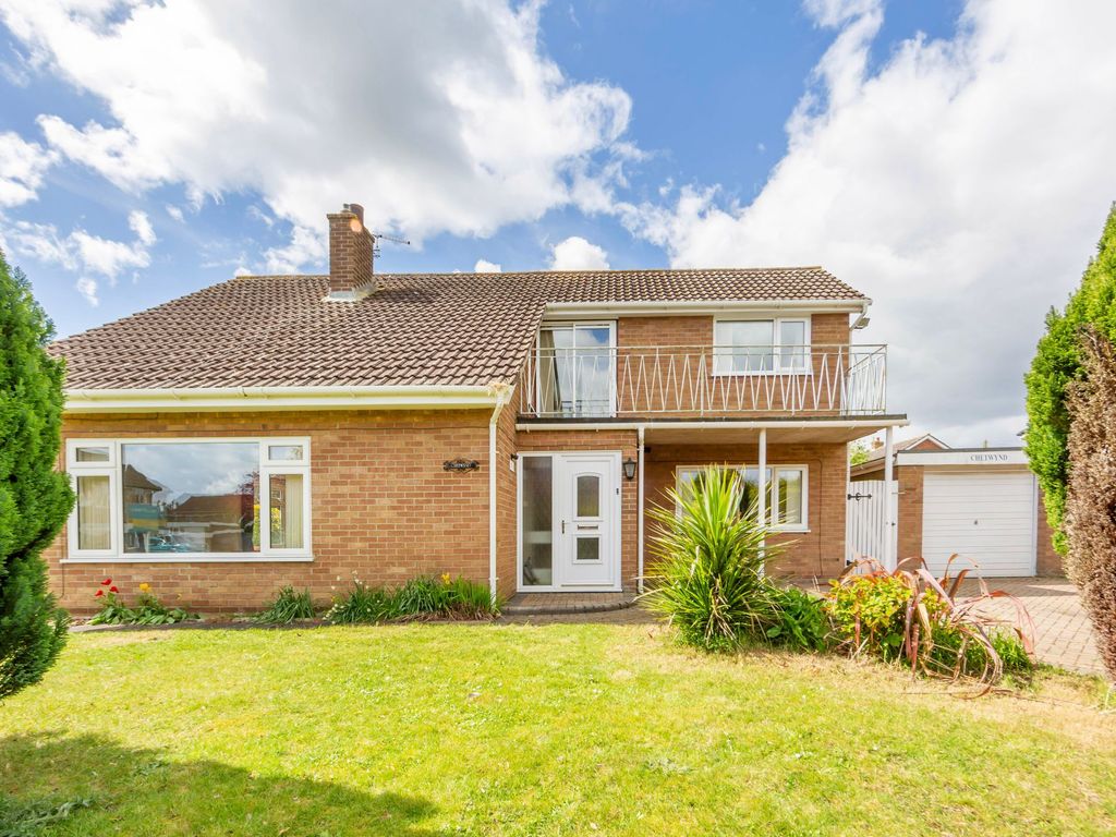 4 bed detached house for sale in Boileau Avenue, Tacolneston, Norwich