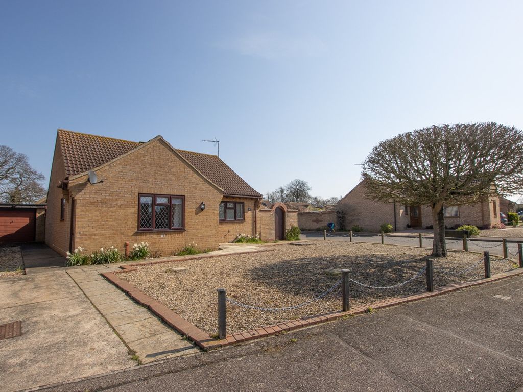 3 bed bungalow for sale in Gymkhana Way, Heacham, King's Lynn PE31, £