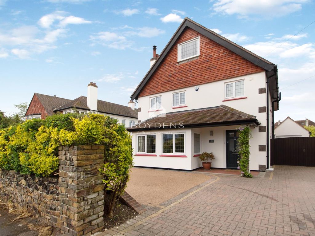 4 bed detached house for sale in Connaught Avenue, FrintonOnSea CO13