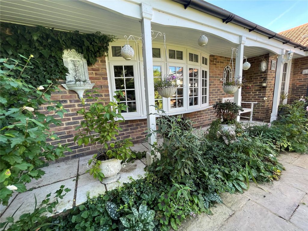 3 bed bungalow for sale in Ringles Cross, Uckfield, East Sussex TN22, £