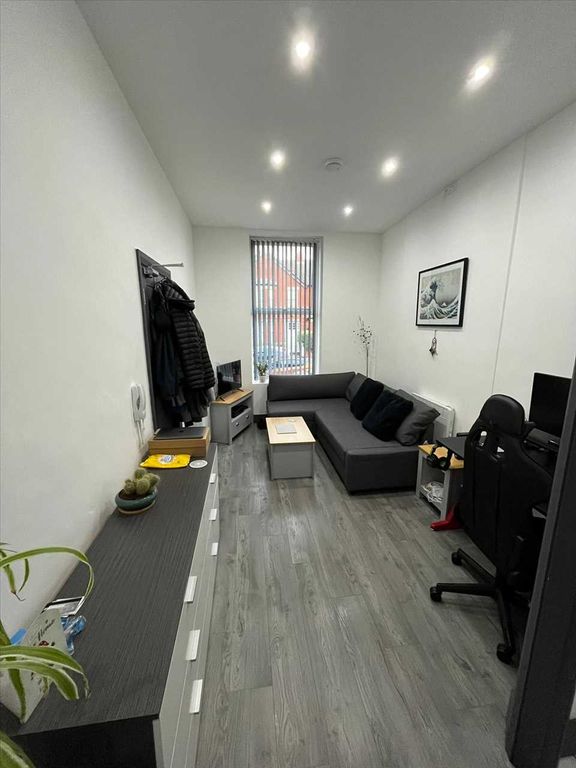 Studio to rent in Martins Lane, 51 Martin Lanes, Wirral CH44, £500 pcm