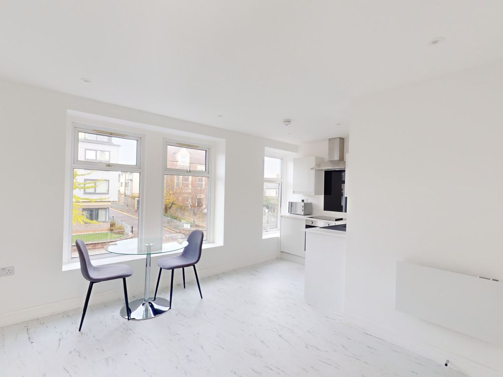 2 bed flat to rent in Cowbridge Road East, Canton, Cardiff CF5, £1,200