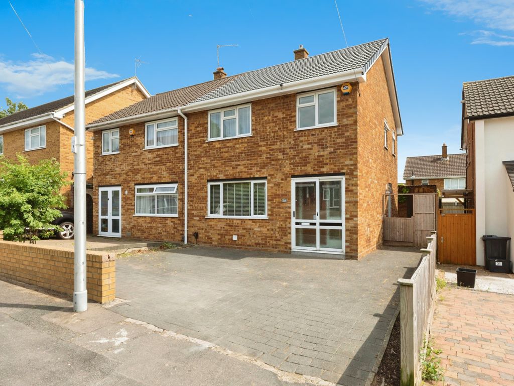 3 bed semidetached house for sale in Fairview Drive, Chigwell IG7, £