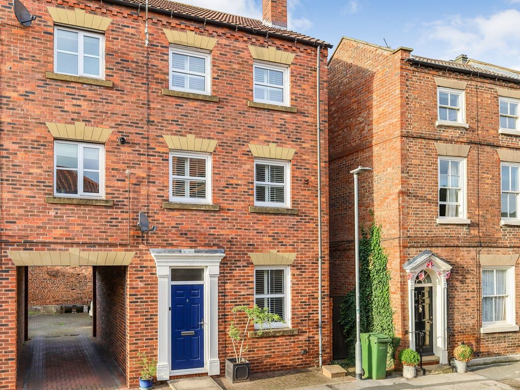 4 bed town house for sale in St Johns Street, Howden, Goole DN14, £213,000 Zoopla