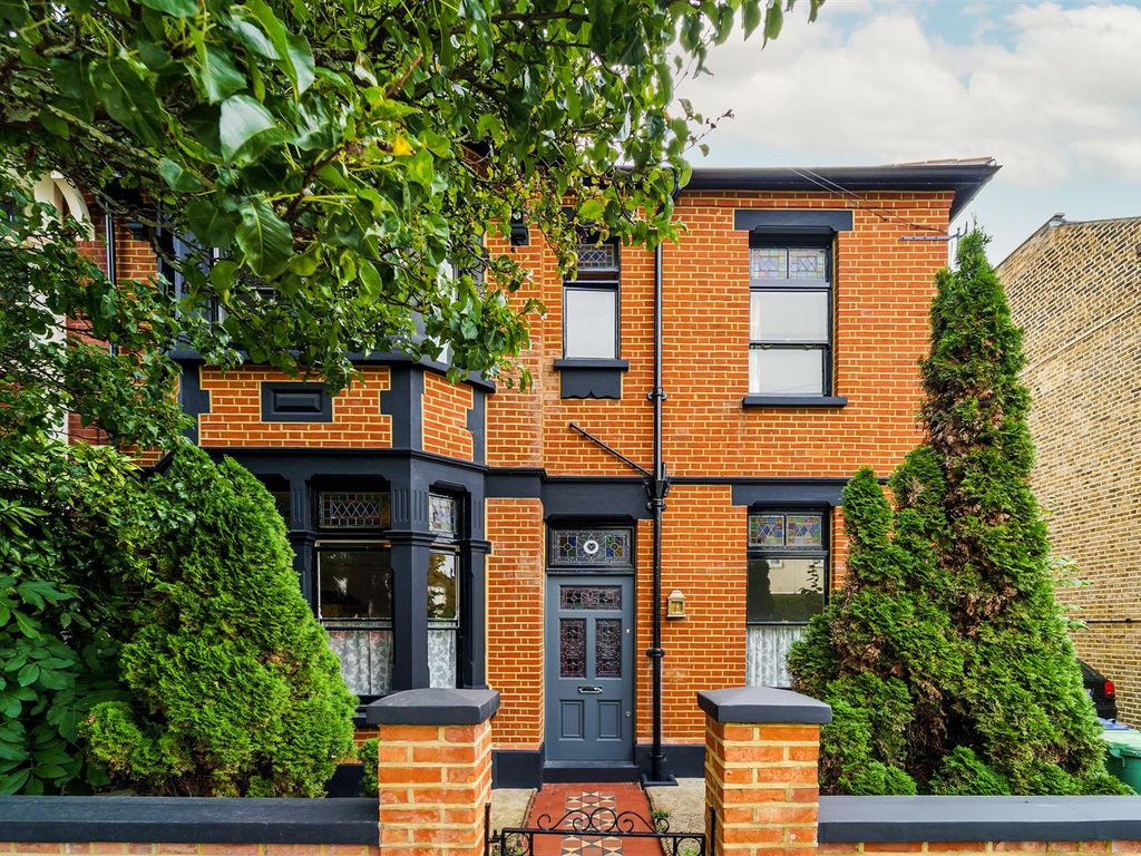 3 bed flat for sale in Carlyle Road, Ealing, London W5, £600,000 Zoopla