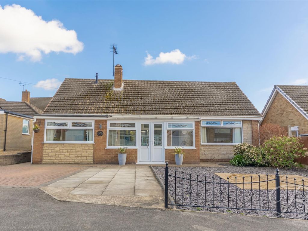 2 bed detached bungalow to rent in Thoresby Avenue, Edwinstowe