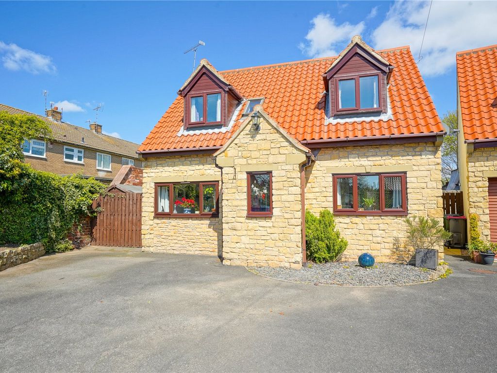 3 bed detached house for sale in The Croft, Abbey Close, LaughtonEnLe