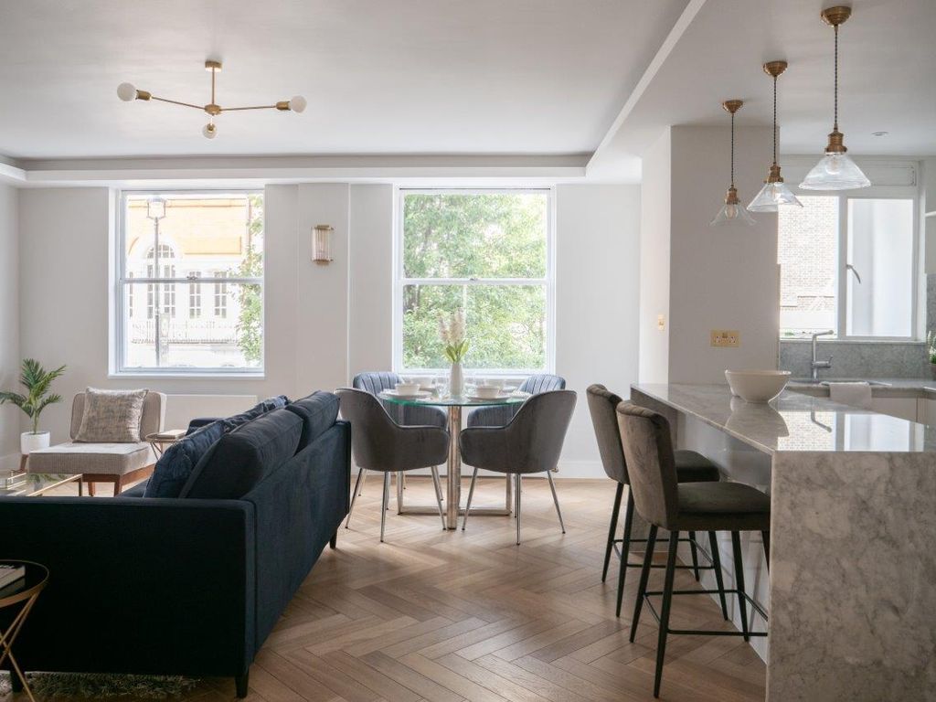 3 bed flat to rent in Harley Street, Fitzrovia, London, London Borough