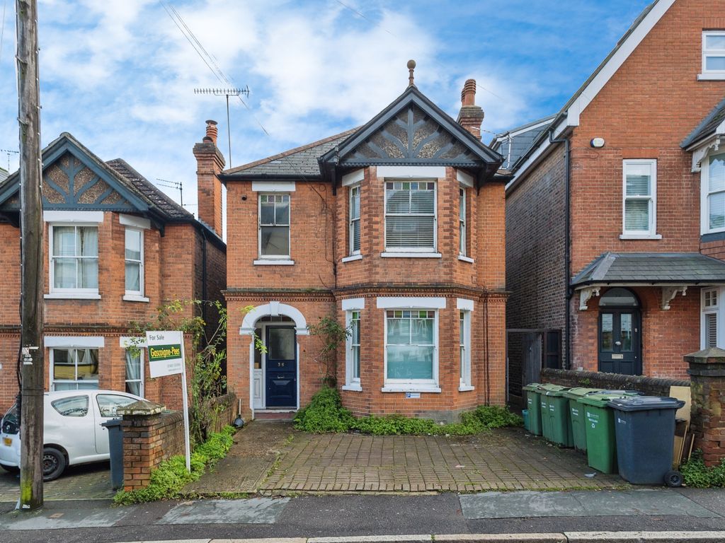 2 bed flat for sale in Farnham Road, Guildford, Surrey GU2, £360,000 Zoopla