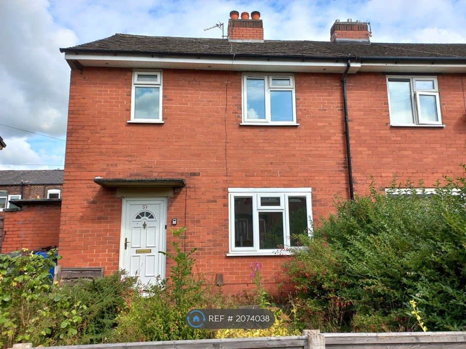 2 bed semidetached house to rent in Craven Street, Bury BL9, £1,150
