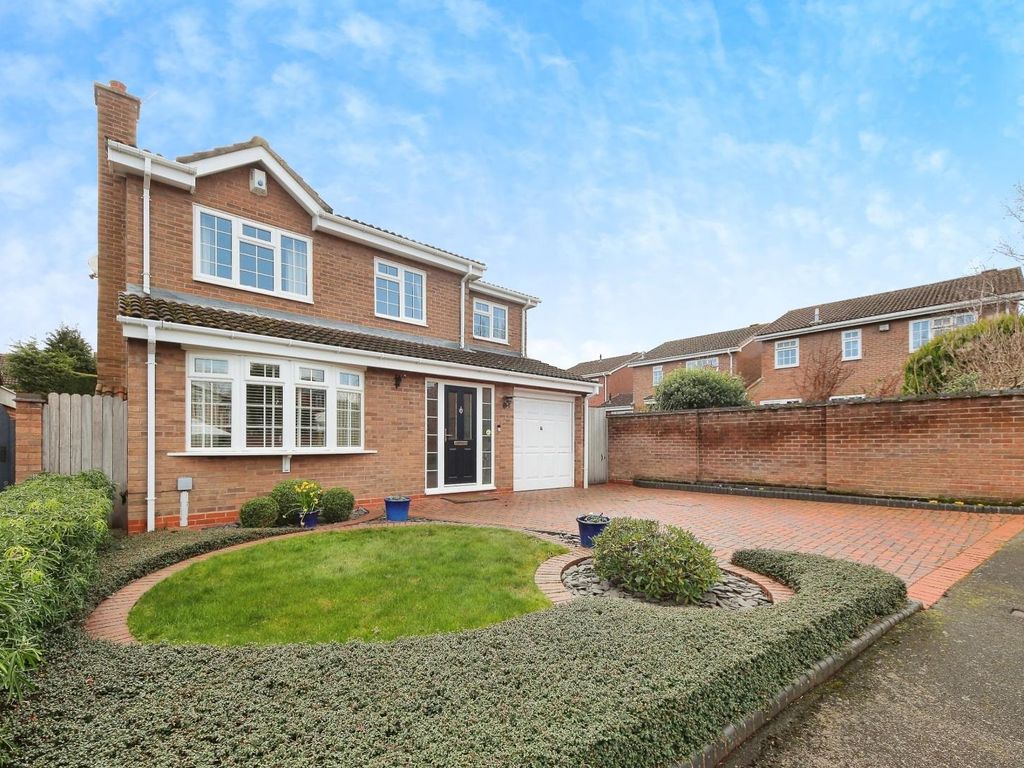 4 bed detached house for sale in Spooners Close, Solihull B92, £550,000
