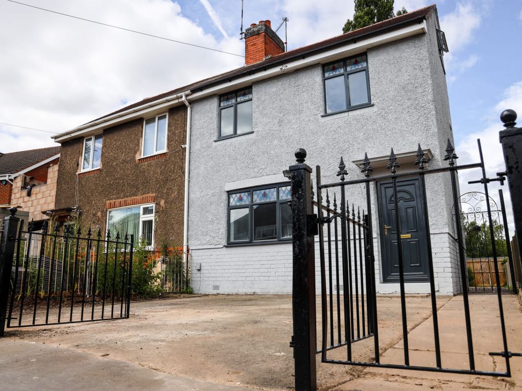 4 bed semidetached house for sale in Lady Warwick Avenue, Bedworth