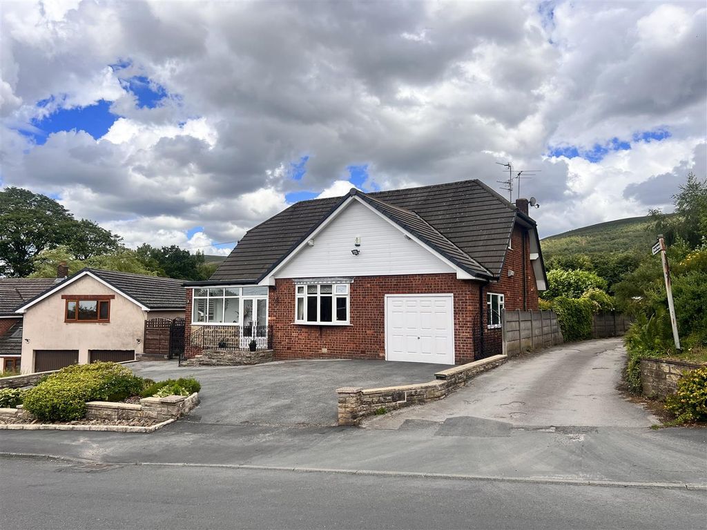 3 bed detached house for sale in Mottram Old Road, Stalybridge SK15, £