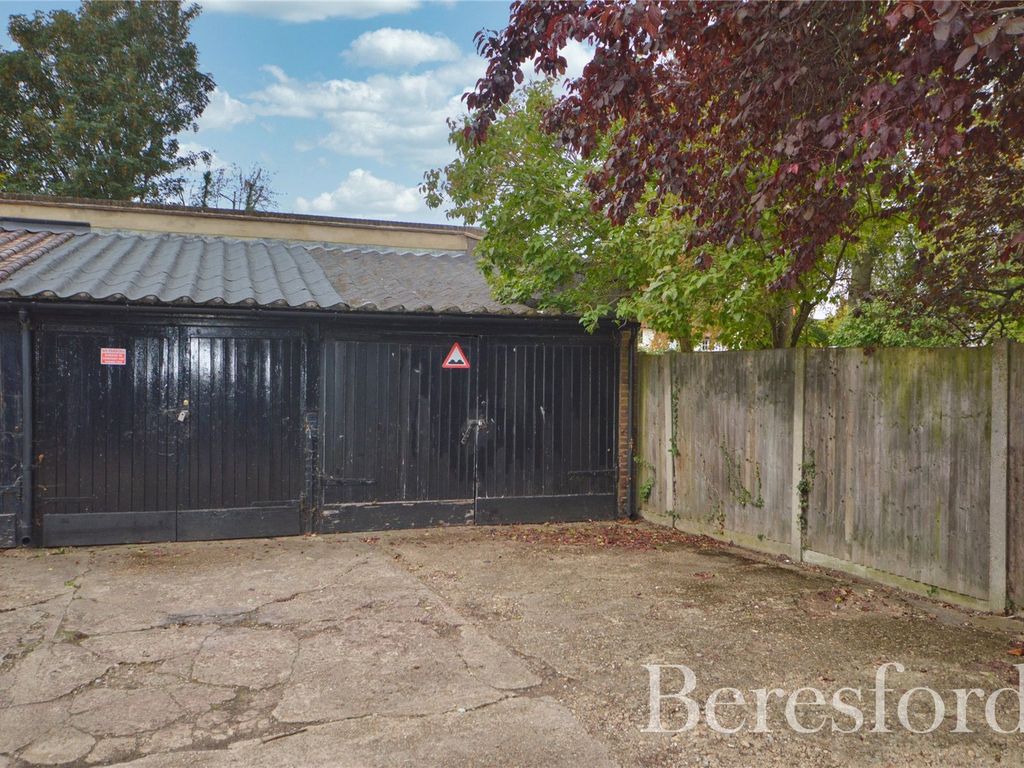 Parking/garage for sale in Hare Hall Lane, Gidea Park RM2, £35,000 Zoopla