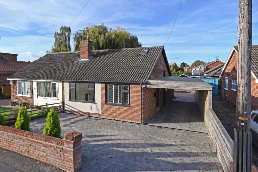 3 bed semidetached bungalow to rent in Kirkdale Road, Osbaldwick, York