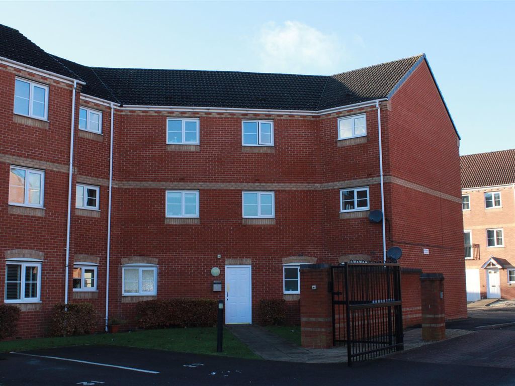 2 bed flat to rent in Darbys Way, Tipton DY4, £825 pcm Zoopla
