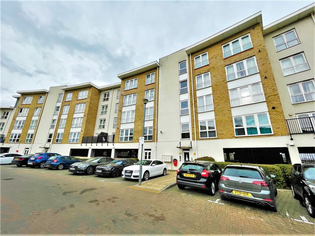 2 bed flat to rent in Aurora Court, Romulus Road, Gravesend DA12 Zoopla