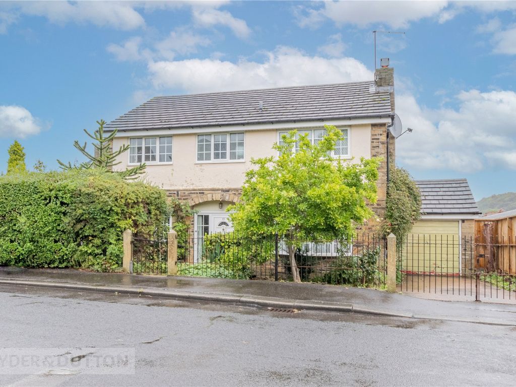 4 bed detached house for sale in Broadgate, Almondbury, Huddersfield