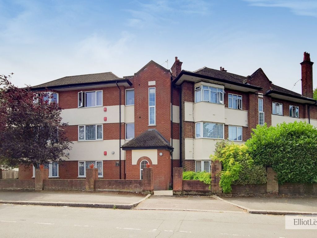 2 bed flat to rent in Clitheroe Court, Alexandra Avenue, Harrow