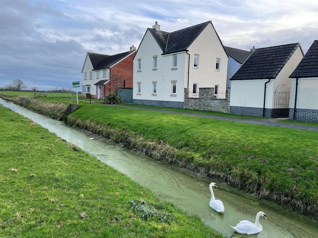 4 bed detached house for sale in Mercia Close, East Huntspill