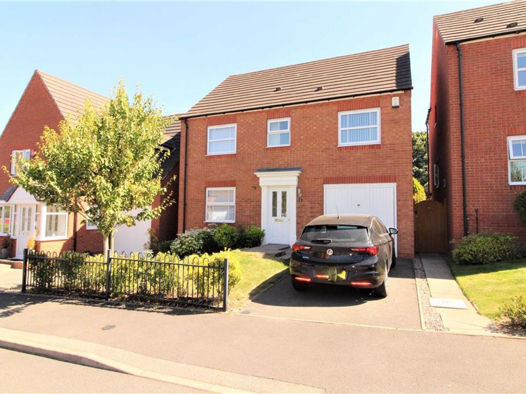 4 bed detached house for sale in Crabtree Close, Lanesfield