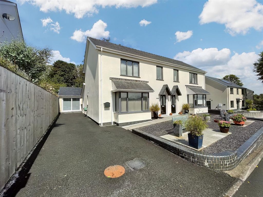 3 bed semidetached house for sale in Parc Clomendy, Llansteffan