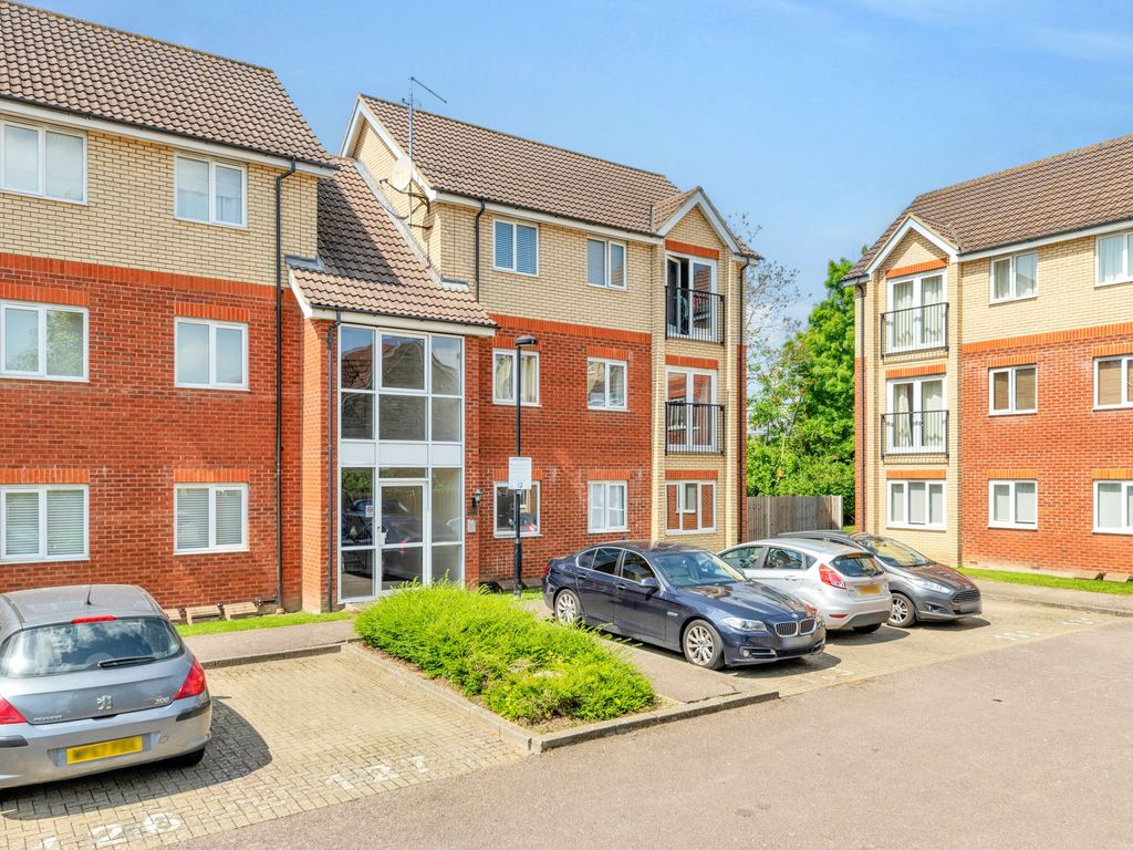 2 bed flat for sale in Braeburn Walk, Royston SG8 Zoopla