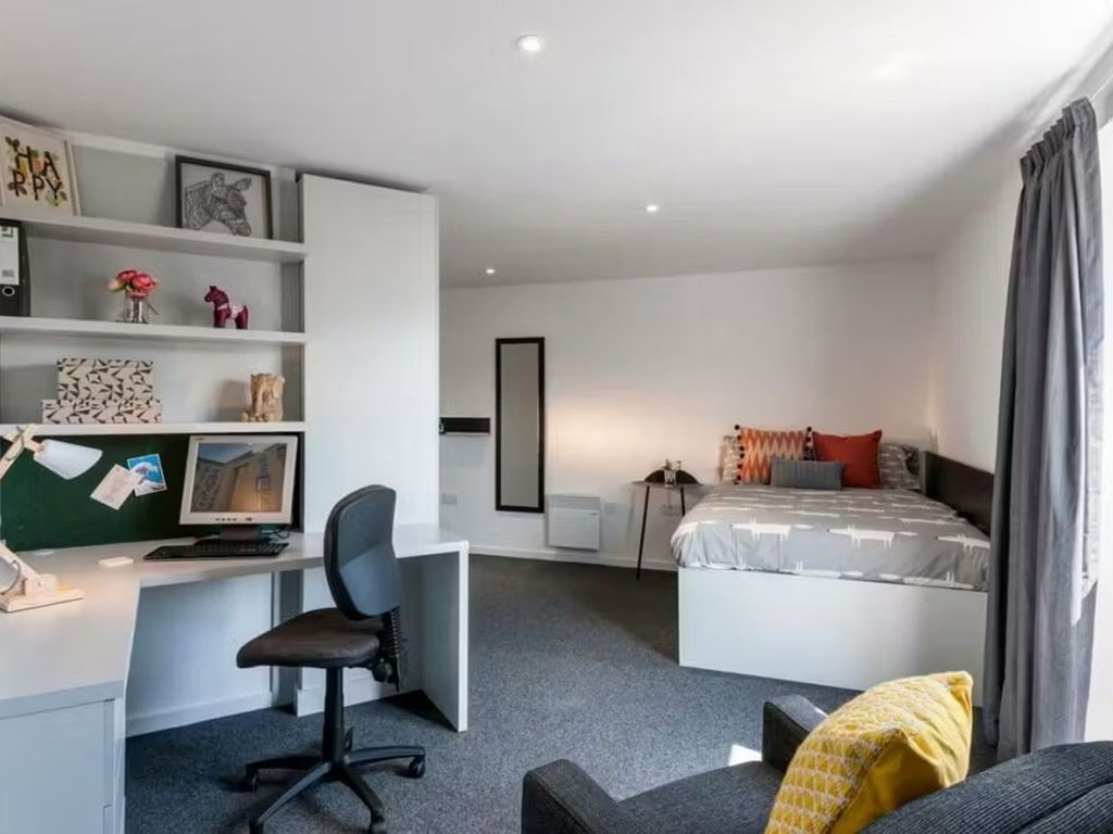 1 bed flat to rent in New Park, Bothwell Street, Edinburgh EH7, £957