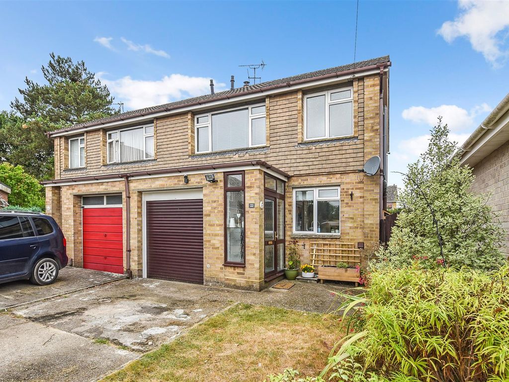 3 bed semidetached house for sale in Meon Road, Halterworth, Romsey