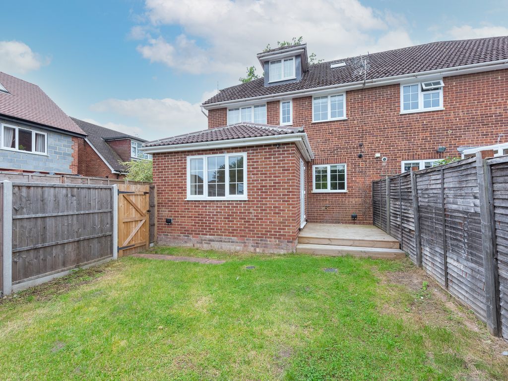 2 bed detached house to rent in Reading Road South, Fleet GU52 Zoopla