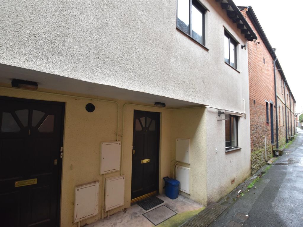 1 bed flat to rent in The Old Stables, The New Cut, Cullompton, Devon