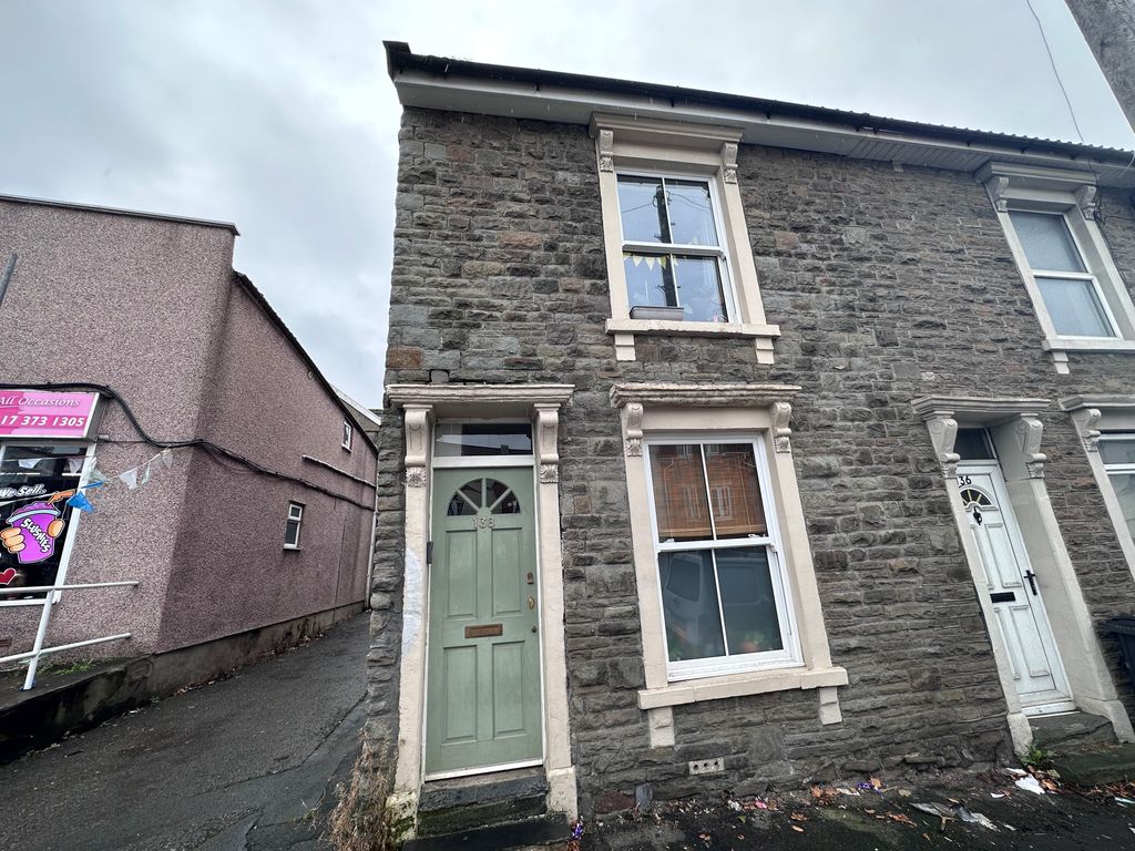 2 bed end terrace house to rent in Bell Hill Road, St Bristol