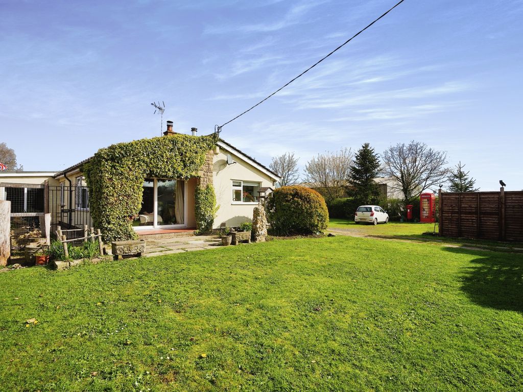 3 bed bungalow for sale in Sutton Lane, Sutton Benger, Chippenham
