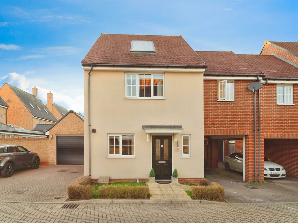 3 bed linkdetached house for sale in Claremont Crescent, Rayleigh SS6