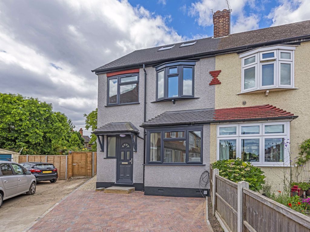 Smallberry Avenue, Isleworth TW7