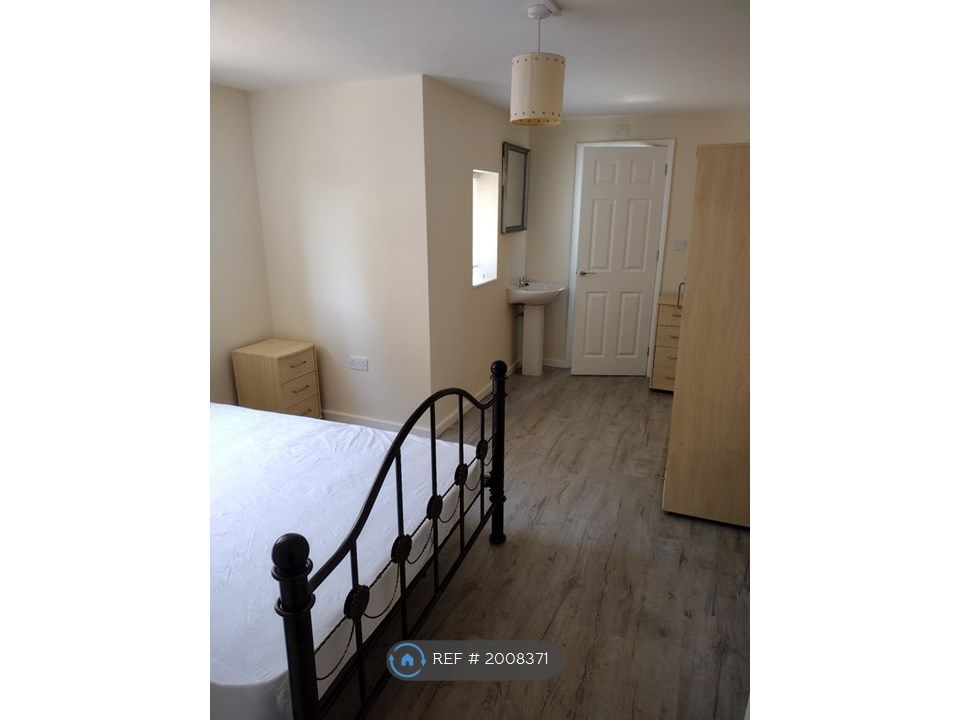 Room to rent in Bramford Road, Ipswich IP1, £620 pcm Zoopla