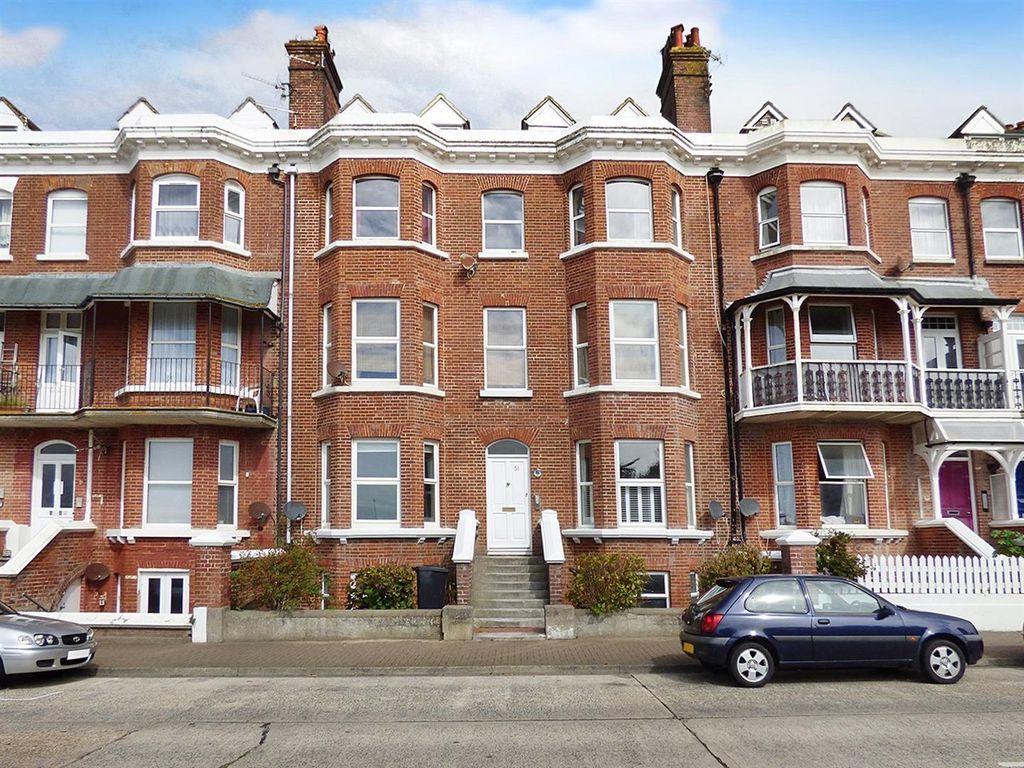 Studio to rent in South Terrace, Littlehampton BN17, £795 pcm Zoopla