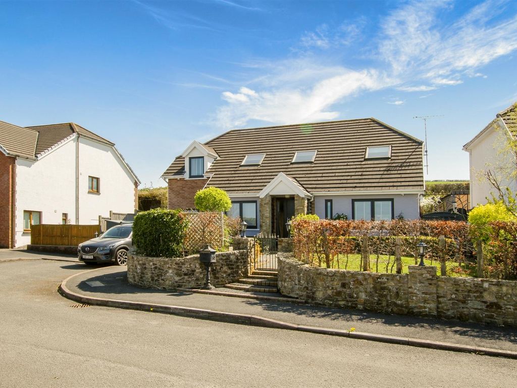 4 bed detached house for sale in Heol Ffinant, Newcastle Emlyn SA38