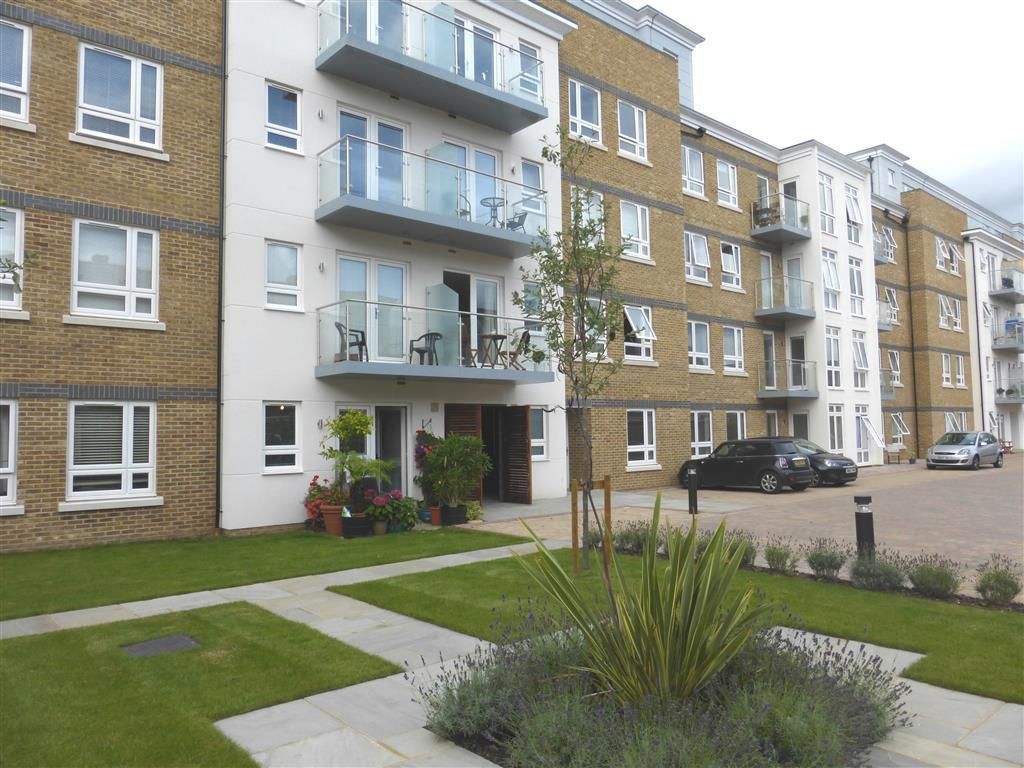 2 bed flat to rent in Grebe Way, Maidenhead SL6 Zoopla