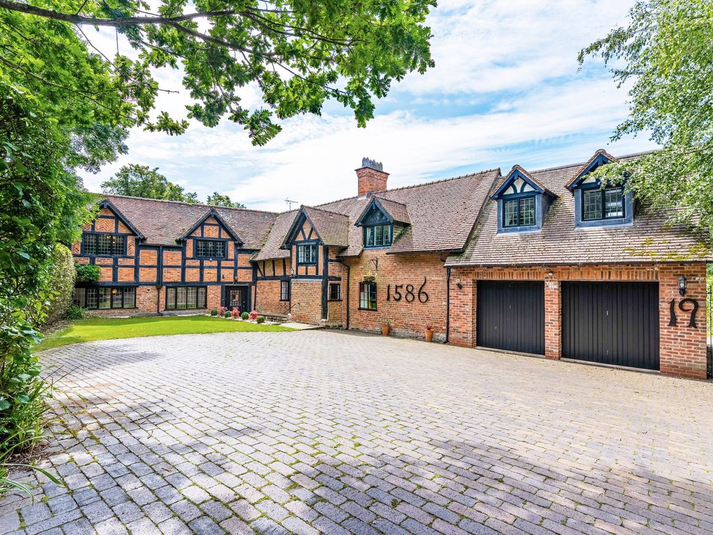 6 bed detached house for sale in Twatling Road, Barnt Green, Birmingham