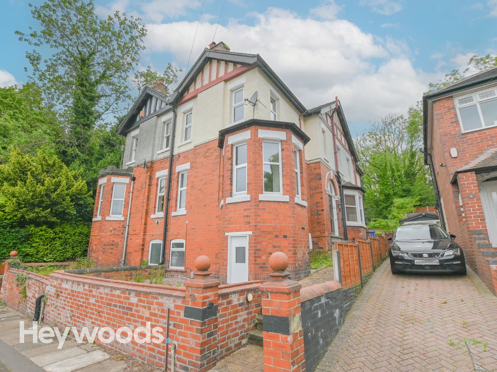 4 bed town house for sale in Leadbeater Avenue, Penkhull, StokeOn