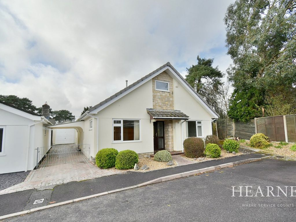 2 bed detached bungalow for sale in Gleneagles Close, Ferndown BH22, £